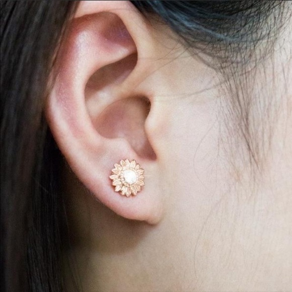 18K YELLOW GOLD DIAMOND SUNFLOWER STUD EARRINGS - Picture 3 of 3